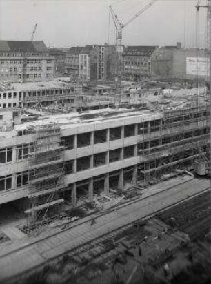 180° Panorama, Bild 4 von 5. Blick auf die Baustelle GSW-Hochhaus. Berlin-Kreuzberg, Markgrafenstraße