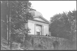 Waldenburg. Mausoleum im Park Grünfeld