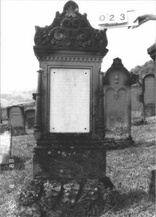 Grabstein 23