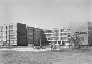 Rostock-Lütten Klein. Erich Weinert und Willi-Bredel Oberschule
