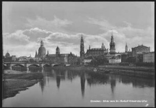 Dresden. Blick auf die Altstadt vom Dr.-Ruddolf-Friedrichs-Ufer, vor der Zerstörung