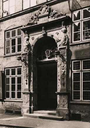 Lübeck. Portal am Schabbelhaus