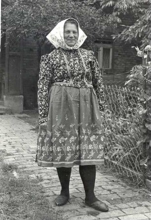 "Halbdeutsche" Schleifer Tracht aus Rohne, Alltagstracht : Kleidung - Schleifer Tracht. Ort: Rowno / Rohne. "Halbdeutsche" Schleifer Tracht. Alltagstracht.