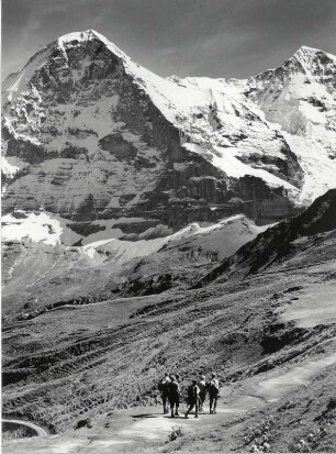 Wanderweg vor Eiger und Mönch