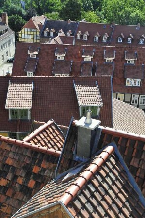 Quedlinburg - Ziegeldächer : Ziegeldächer, vom Schlossgarten aus gesehen. Aufgenommen am 20. Juli 2012 in Quedlinburg