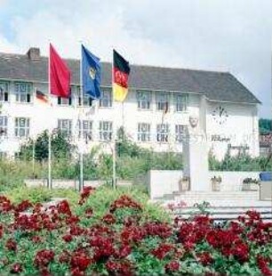 Leninbüste vor der Lenin-Oberschule in Sassnitz auf Rügen