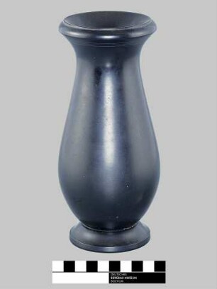 Vase aus Kennelkohle