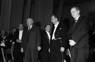 Donaueschingen: Donaueschinger Musiktage; Stadthalle; Oliver Messiaen, Hans Rosbaud mit Heinrich Strobel auf Podium