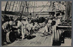 Kriegsmarine - beim Segel aufrollen
