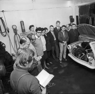 Volkshochschule, Kurs Trabant repapieren