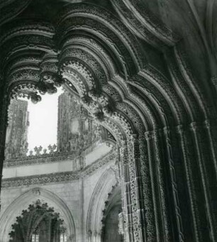 Tür zur Grapkapelle, Mosteiro de Santa Maria da Vitória, Batalha, Portugal