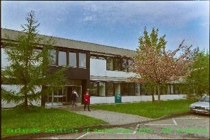 Außenansicht des Instituts für Angewandte Thermo- und Fluiddynamik (IATF), von Nordosten