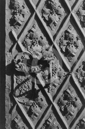 Metalltür am Hauptportal der Klosterkirche Liebenthal