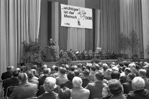 Maikundgebung des Deutschen Gewerkschaftsbundes in der Stadthalle zum "Tag der Arbeit"