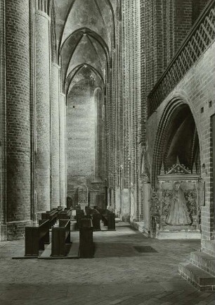 Evangelische Marienkirche. Inneres, nördliches Seitenschiff, rechts Epitaph für Margarete Fatmann, geborene Wernikens, Möbius 1955
