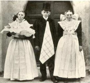 Taufpaten aus Wittichenau : Kleidung - katholische Tracht. Ort: Kulow / Wittichenau. Taufpaten (Verheiratete und ledige Taufpatin)