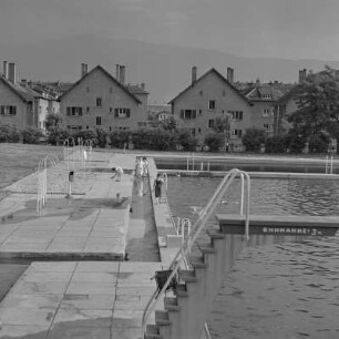 Das Schwimmbad in Sofia inmitten der Arbeitersiedlung