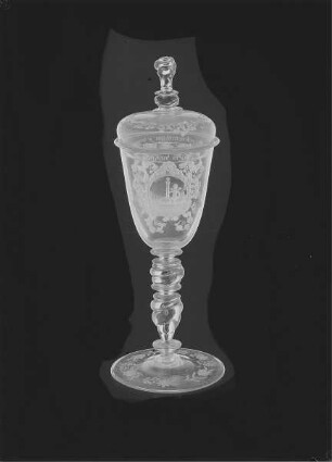Deckelpokal (mit Medaillons)