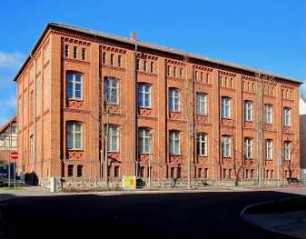 Bad Belzig, Straße der Einheit 35, Ernst-Thälmann-Straße 2