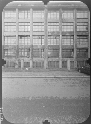Dresden-Striesen, Glashütter Straße 101. Fabrikgebäude (1936-1938). Straßenfront (Teilansicht)