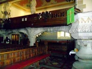 Langhaus (in barocker Manier neu erbaut)-Innen - Ansicht nach Norden mit Ausstattung und Emporen