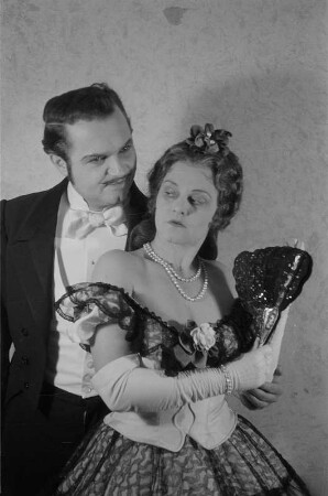 Szenenbilder aus der Oper "La Traviata" an der Deutsche Staatsoper Berlin : Szene mit Tiana Lemnitz