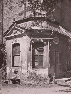 Dresden-Neustadt. Hauptstraße 17. Ansicht Wohnhaus, 1937, und Gartenpavillon, um 1714