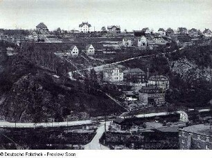 Dresden-Dölzschen. Blick von der Heidenschanze über die Dresdner Straße (Tharandter Straße), Bergstraße (Serpentinenstraße) und Fürstenweg (Kohlgraben) nach Norden