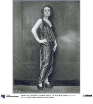 Ada von Senden in Kleid von Otto Haas-Heye
