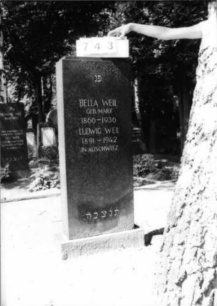 Grabstein 743