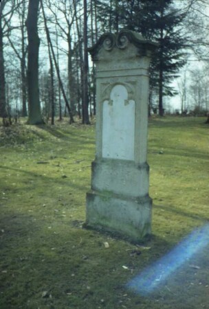 Alter Friedhof: Grabmal