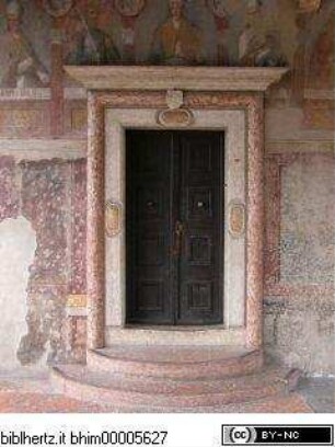 Portal mit Wappen des Bernhard von Cles