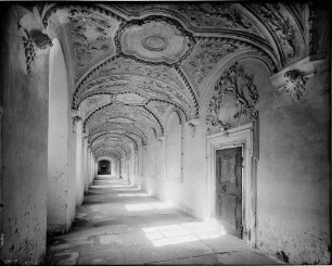 Salem Schloss Salem Konventsgebäude Bernhardusgang im Sakristeiflügel - Portal zum Kapitelsaal