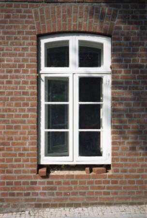 Hude 1: Detailaufnahme: Sprossenfenster