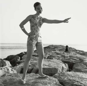 Modeaufnahme, Modell June Ross und Plush in Point Lookout (Mademoiselle)