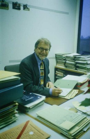 BDir Naumann am Schreibtisch (1996)
