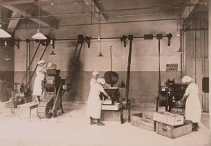 Bäckerei (Dresdner Lebensmittelgesellschaft). Rosinen-Wasch und Mandel-Schneidemaschine