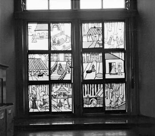 Klaus-Groth-Schule: Königsberger Straße: Fenstertransparente mit vorweihnachtlichen Motiven