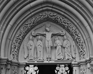Nördliches Querhausportal — Kreuzigung Christi