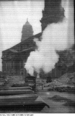 Dresden. Die Trümmerbahn auf Dresdens Straßen, um 1945/1946