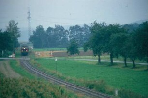 Barabein Lok 251 903 Güterzug Schmalspurstrecke Bahnübergang