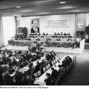 Grußadresse Stadtleitung; Stadtbezirksdelegierten-Konferenz; Eröffnung Parteilehrjahr 1971/1972