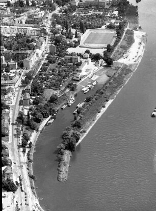 Dresden-Pieschen. Pieschener Hafen (1856/1859) und Wohnbebauung an der Leipziger Straße. Luftbild-Schrägaufnahme nach Nordosten