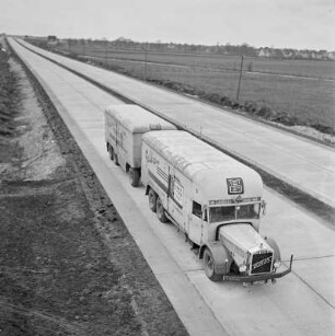 Bahlsen-Lastkraftwagen mit Anhänger