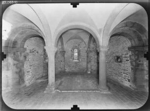 Ermsleben (Falkenstein/Harz-Ermsleben). Konradsburg (um 1200). Krypta. Inneres