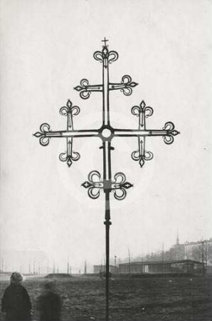 Schmiedeeisernes Kreuz auf dem Westgiebel der Trinitatiskirche Danzig