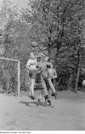 Fußballspieler auf einem Sportplatz