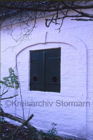 Blumendorf: Gut: westliches Torhaus: Fenster in Nordwand