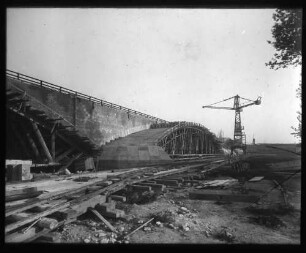 Neckarbrücke Beihingen: Lehrgerüst, Bogenausbildung
