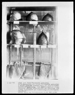 Helm Rüstung Dolch Schwert